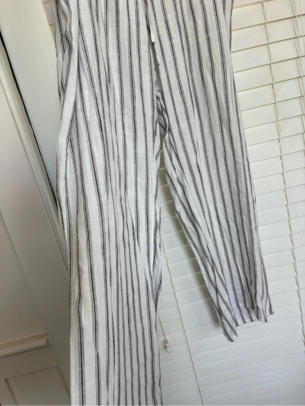 Striped Elastic-Waist Wide-Leg Pants in White and Gray